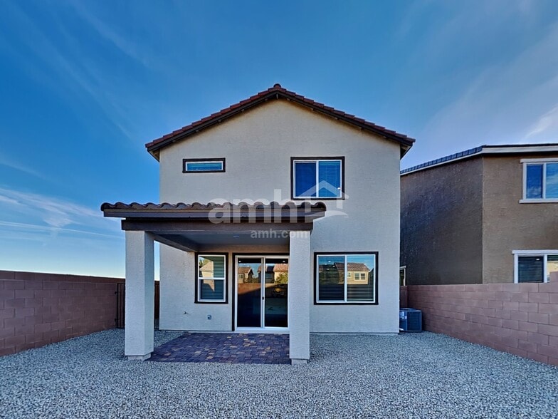 Building Photo - 556 Topiary Pk Ave