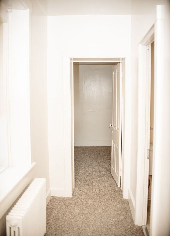 Building Photo - 204 E High St