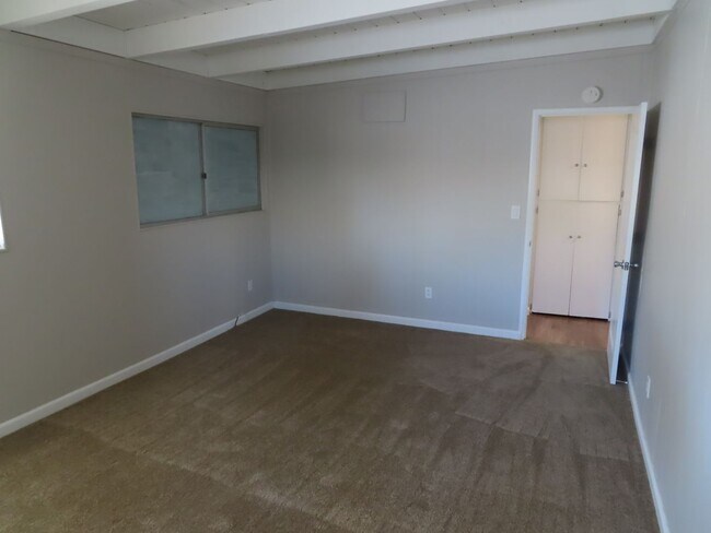 Building Photo - Three Bedroom House with Huge Bonus Room