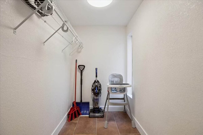 Building Photo - 6186 Sunshine Canyon Dr