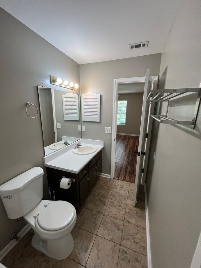 Building Photo - 4013 Catawba St