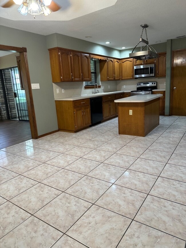 Building Photo - 2729 Palmer Dr