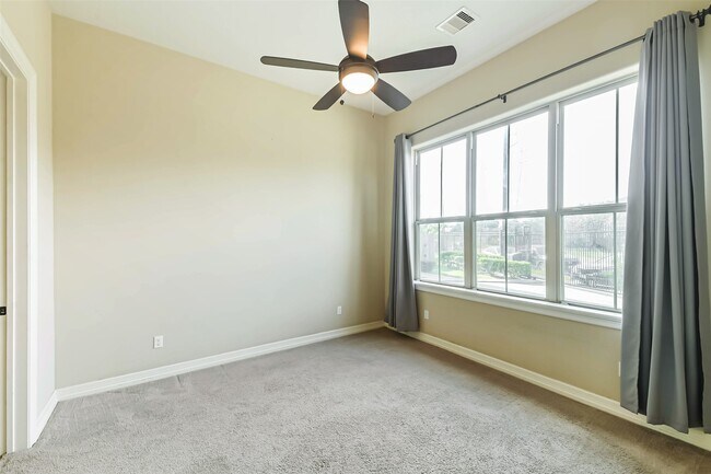 Building Photo - 11115 Olympia Dr
