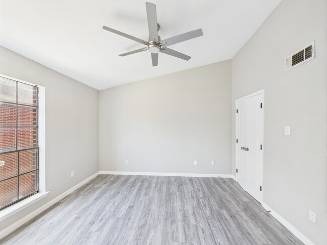 Building Photo - 8055 Cambridge St