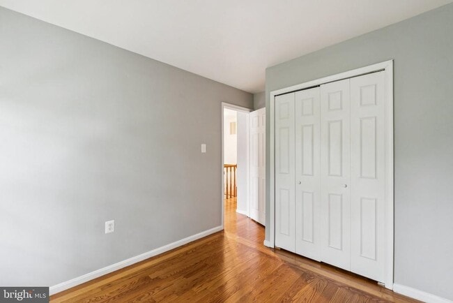Building Photo - 5790 Burke Towne Ct