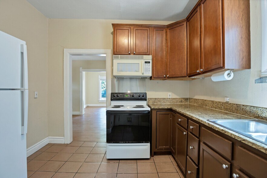 Kitchen - 2707 N Downing St