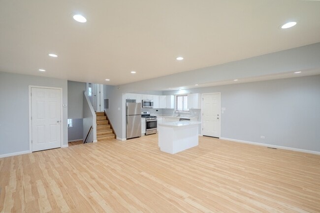 Building Photo - 12111 S Justine St