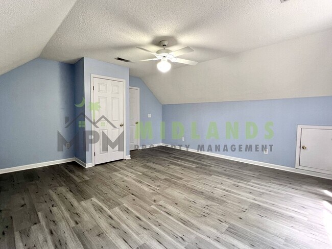Building Photo - 523 Whitewater Dr