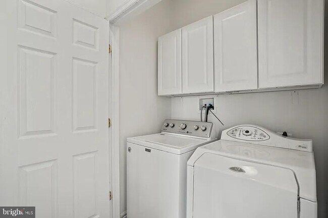 Building Photo - 24689 Siltstone Square