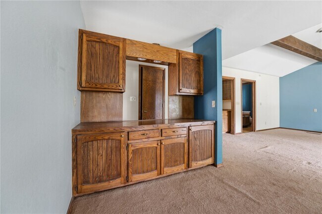 Building Photo - 315 E Fairway Ln