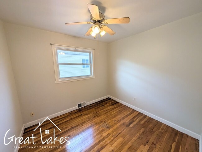 Building Photo - Beautiful 3 Bedroom 1 Bathroom now availab...