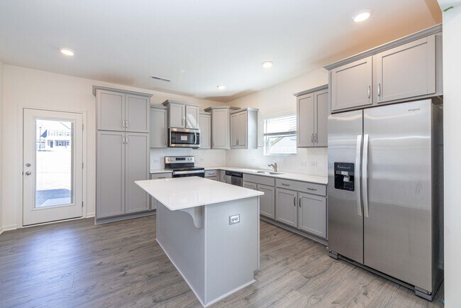 Building Photo - BEAUTIFUL 4 Bedroom Home Piedmont School D...