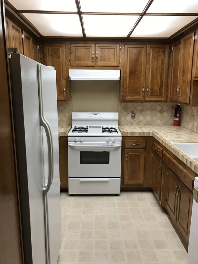 Building Photo - 2BD Condo in Silicon Beach Area Available ...