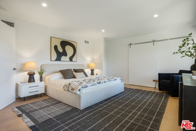 Building Photo - 3564 Multiview Dr