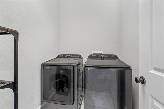 Building Photo - 627 Senda