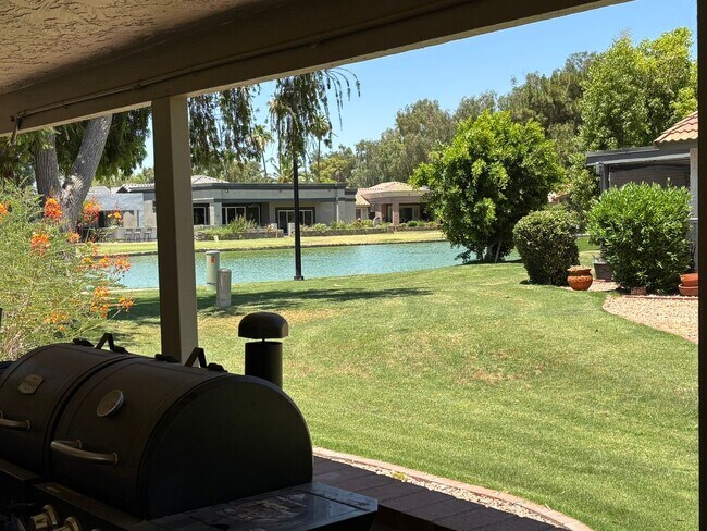 Building Photo - Beautifully updated 2 bedroom with large den/office area. In Leisure World a 45+ Active Adult Res...