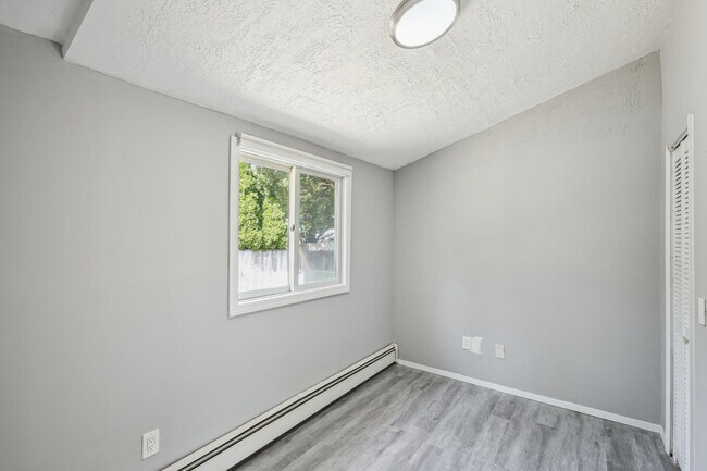 Building Photo - 65 N Howell Ave