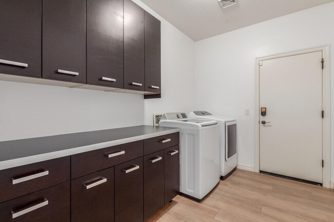 Building Photo - 622 W San Carlos Way