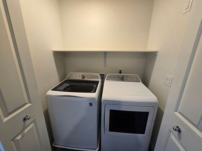 Building Photo - Modern 3-Bedroom Townhome with 2-Car Garage, Bright Interiors & Private Patio