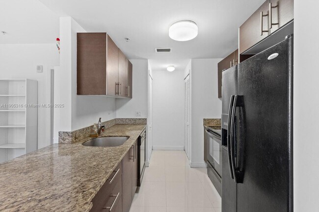 Building Photo - 2701 SW 3rd Ave