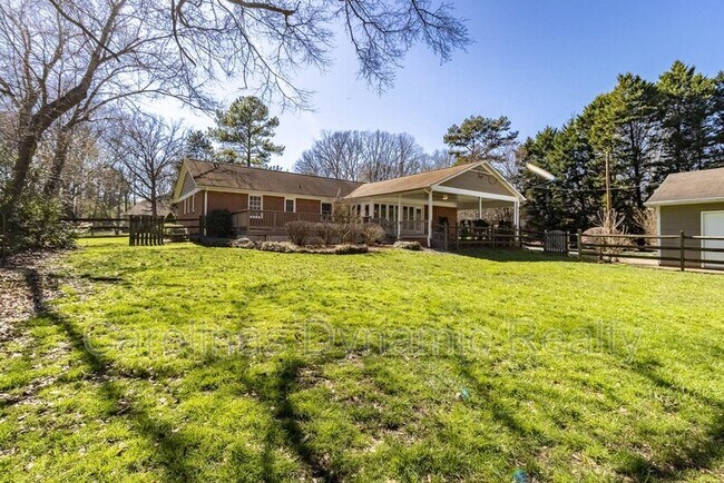 Building Photo - 6618 Castlegate Dr