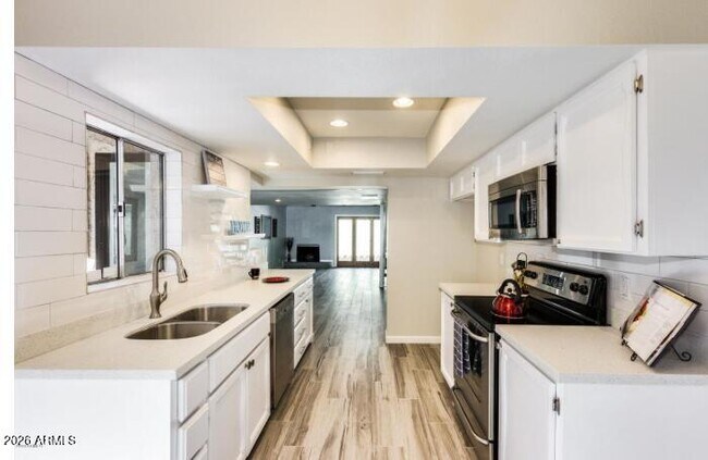 Building Photo - 2 E Loma Ln