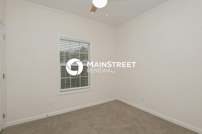 Building Photo - 4 Bedroom Pet-Friendly Home in St. Petersb...