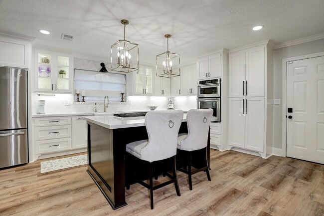 Building Photo - 15407 Woodcote Ct