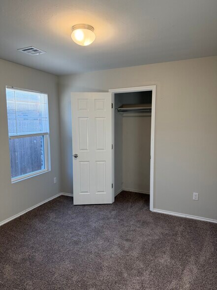 Building Photo - 10708 SW 23rd Pl