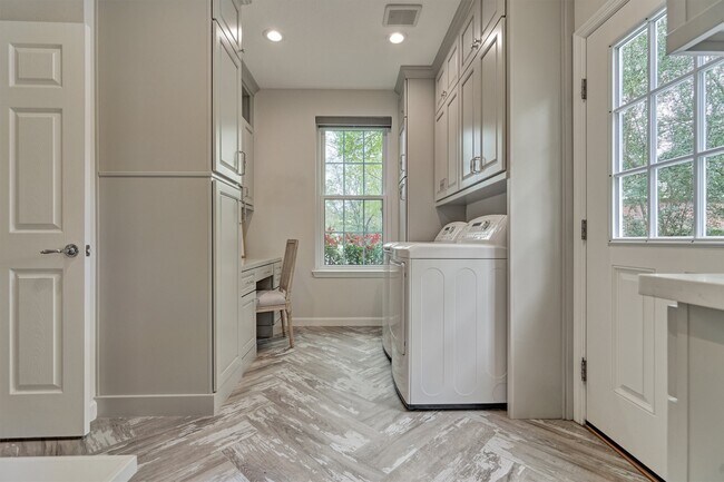 Building Photo - 47 Firethorn Pl