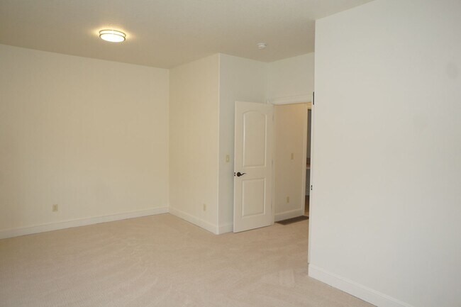 Building Photo - Exquisite NW Portland 4 bedroom with panoramic views