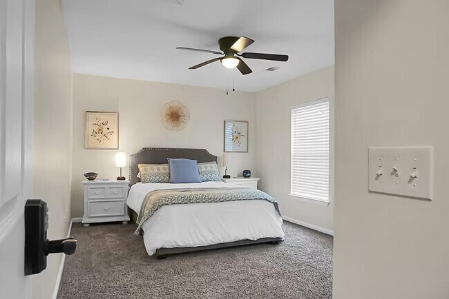 Building Photo - 124 Larkspur Dr