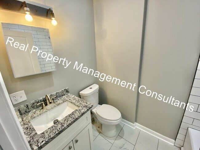 Building Photo - 3 Bedroom 2 Bath Home