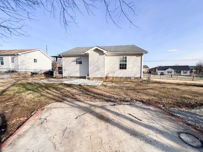 Building Photo - Charming 3-Bedroom, 2-Bath Home with Rocki...