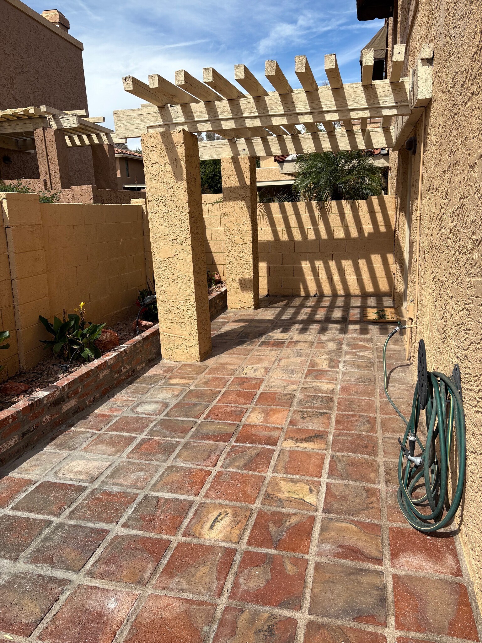 Patio - 817 E North Ln