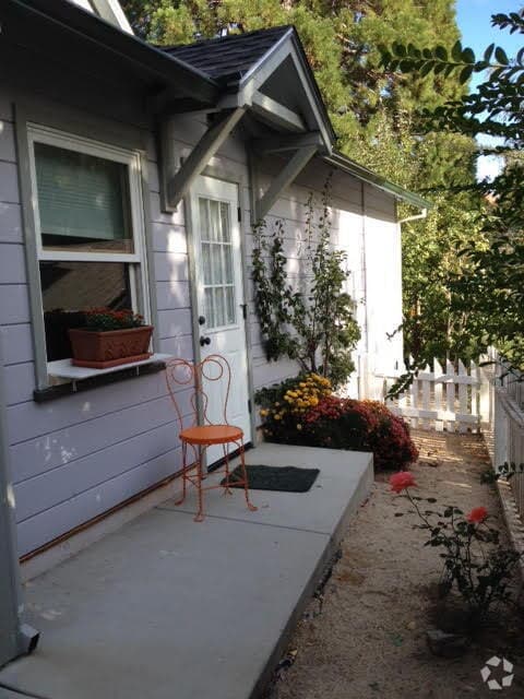 Building Photo - Studio close to downtown Grass Valley