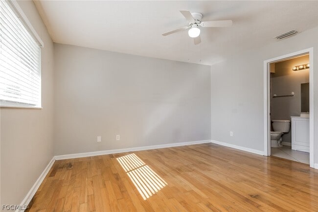 Building Photo - 1122 SE 17th St