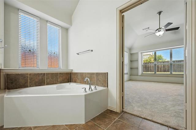 Building Photo - 520 Smoke Tree Dr