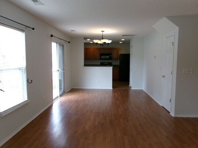 Building Photo - 3 bedroom, 2.5 bath home located in Bellegrove Preserve