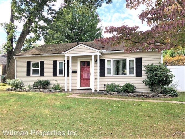 Primary Photo - 3 br, 1 bath House - 66 White Birch Ave.