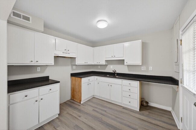 Building Photo - 1111 Alderman St NE