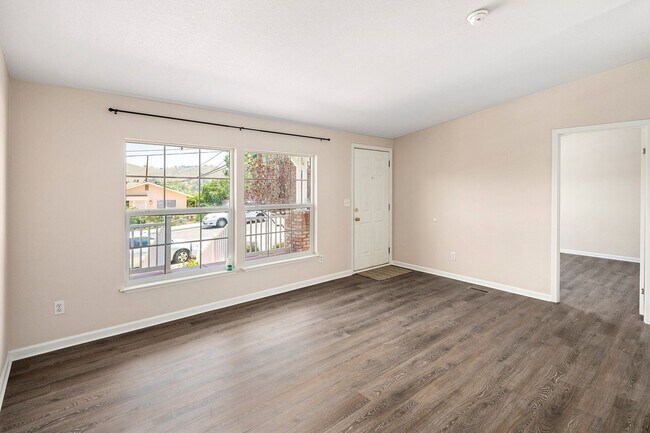 Building Photo - 307 N Poe St