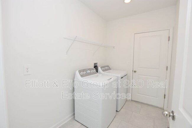 Building Photo - 856 Timberland Dr