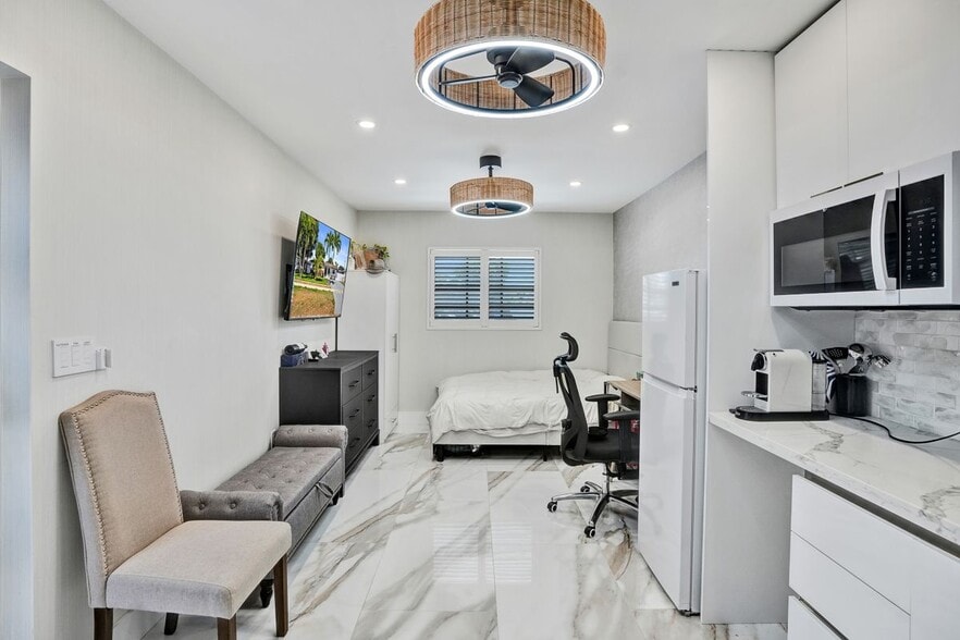 Building Photo - 6761 Allen St