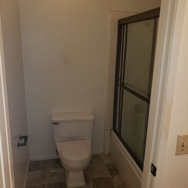 Building Photo - CANYON CREST - 2 Bedroom 2.5 Bath Townhouse