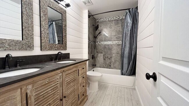 Building Photo - Stunning Cumming Executive Home, Hand Scraped Hardwoods, Custom Upgrades!