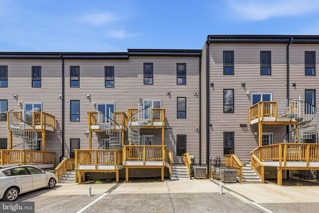 Building Photo - 2534 Elvans Rd SE