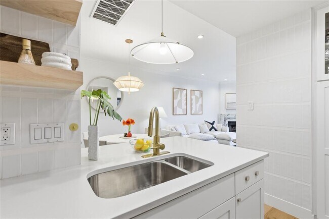 Building Photo - 1501 Barton Springs Rd