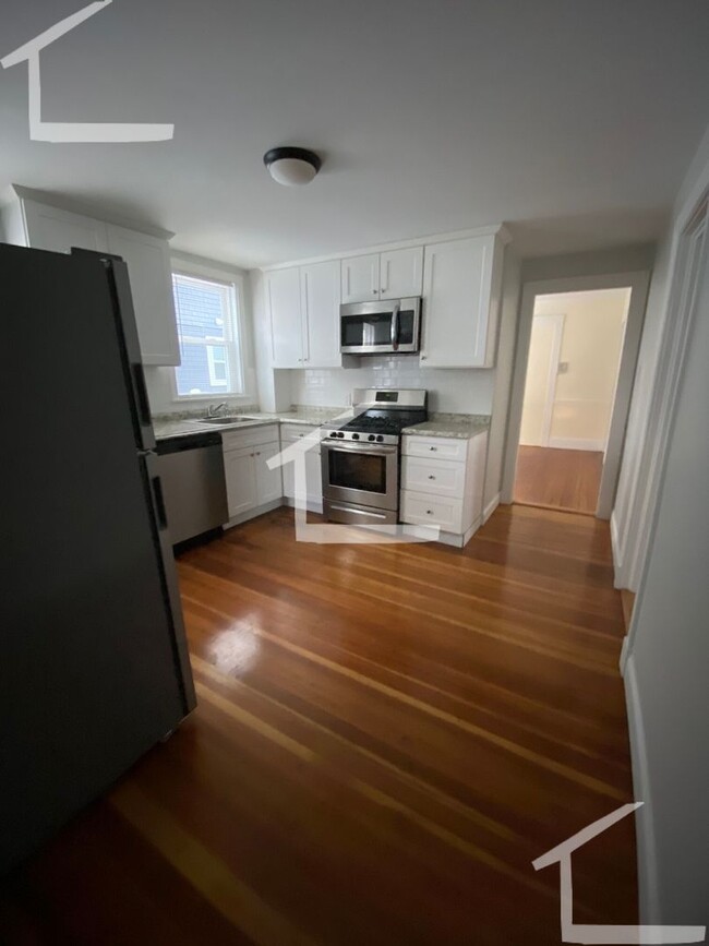 Building Photo - Avl NOW - Spacious, updated 3BR near Oak S...