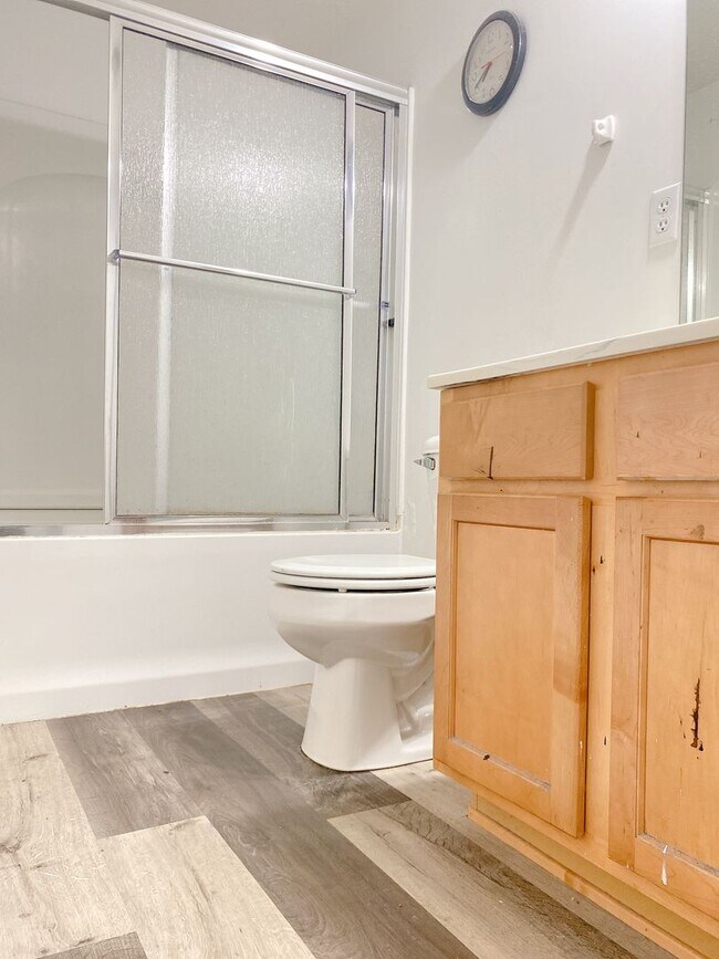 Building Photo - Stunning 5 bedrooms and 3 bathrooms in Wal...